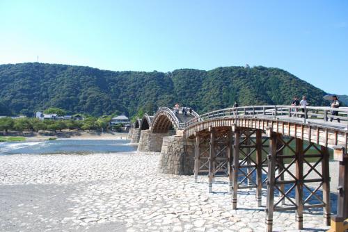 岩国地区から錦帯橋を眺める　View of Kintaikyo Bridge from Iwakuni District